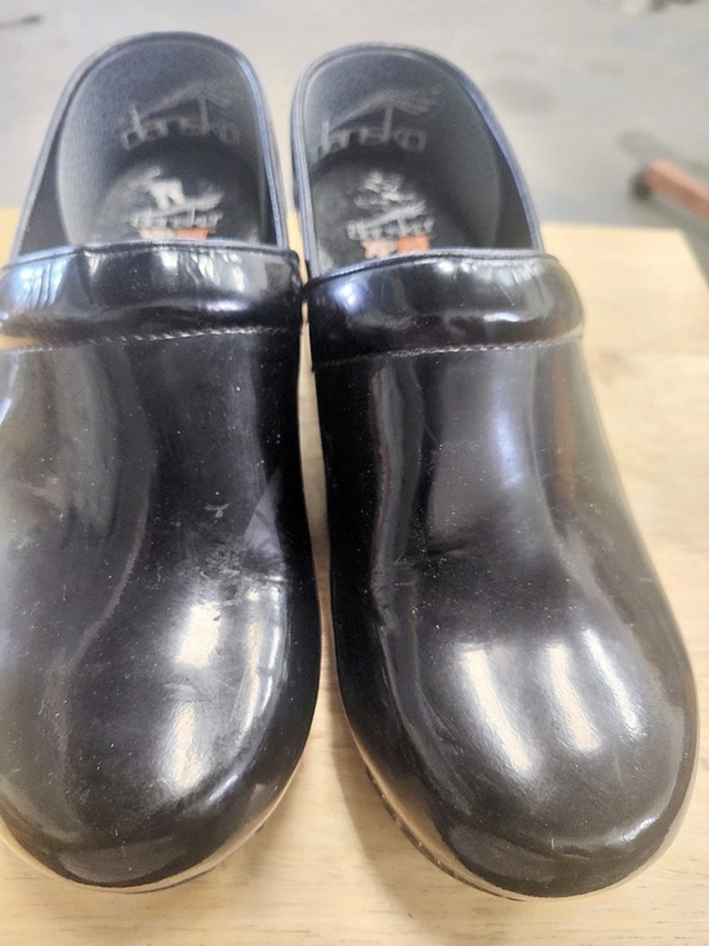 Dansko XP 2.0 Black Patent Clogs